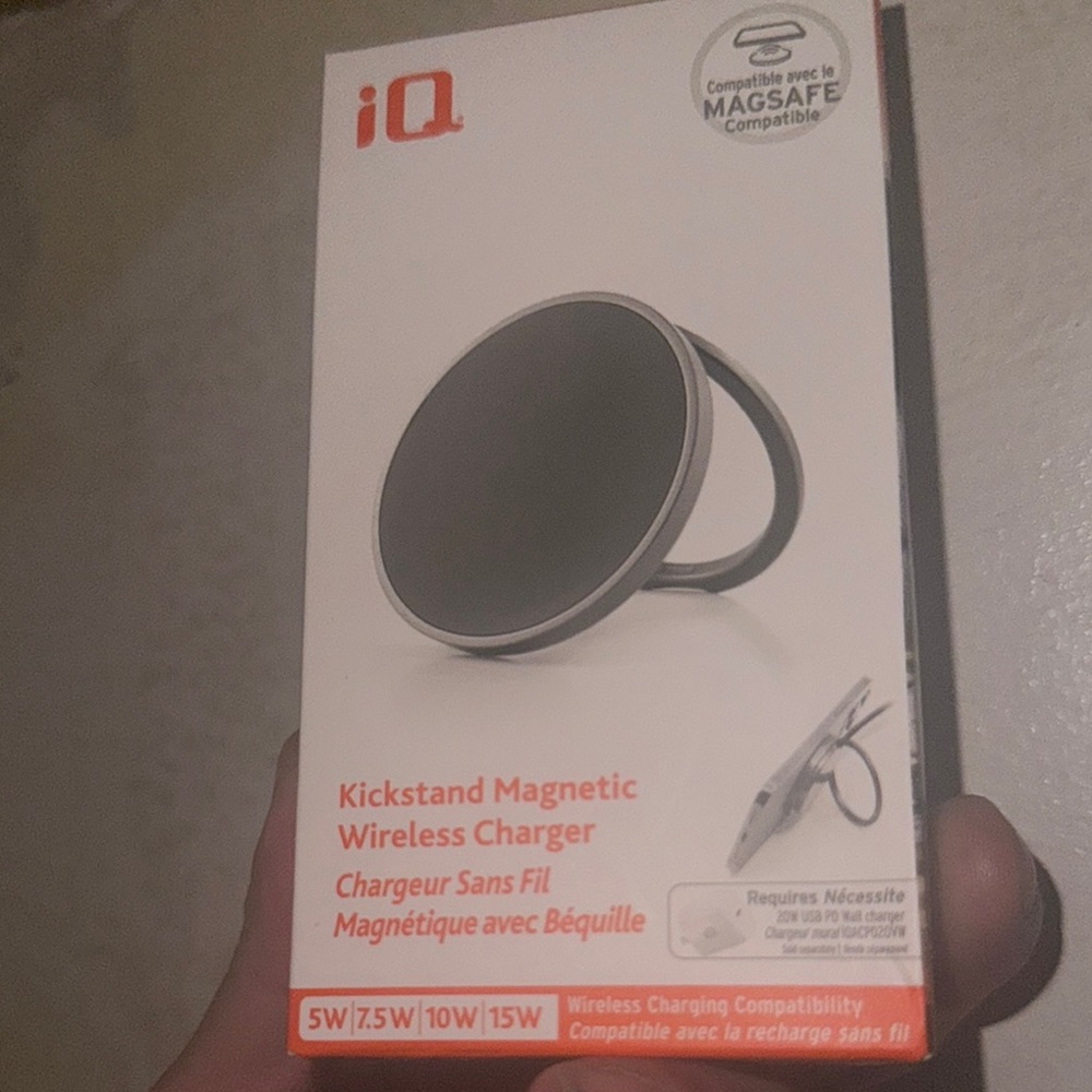 iQ Kickstand Magnetic Wireless Charger -  open/dmg box